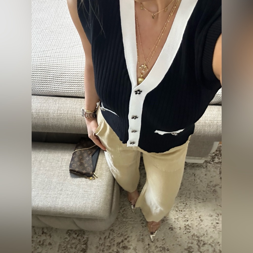 New🩷 Chic Tan Wide Leg Pants with Button Detail - Picture 9 of 13